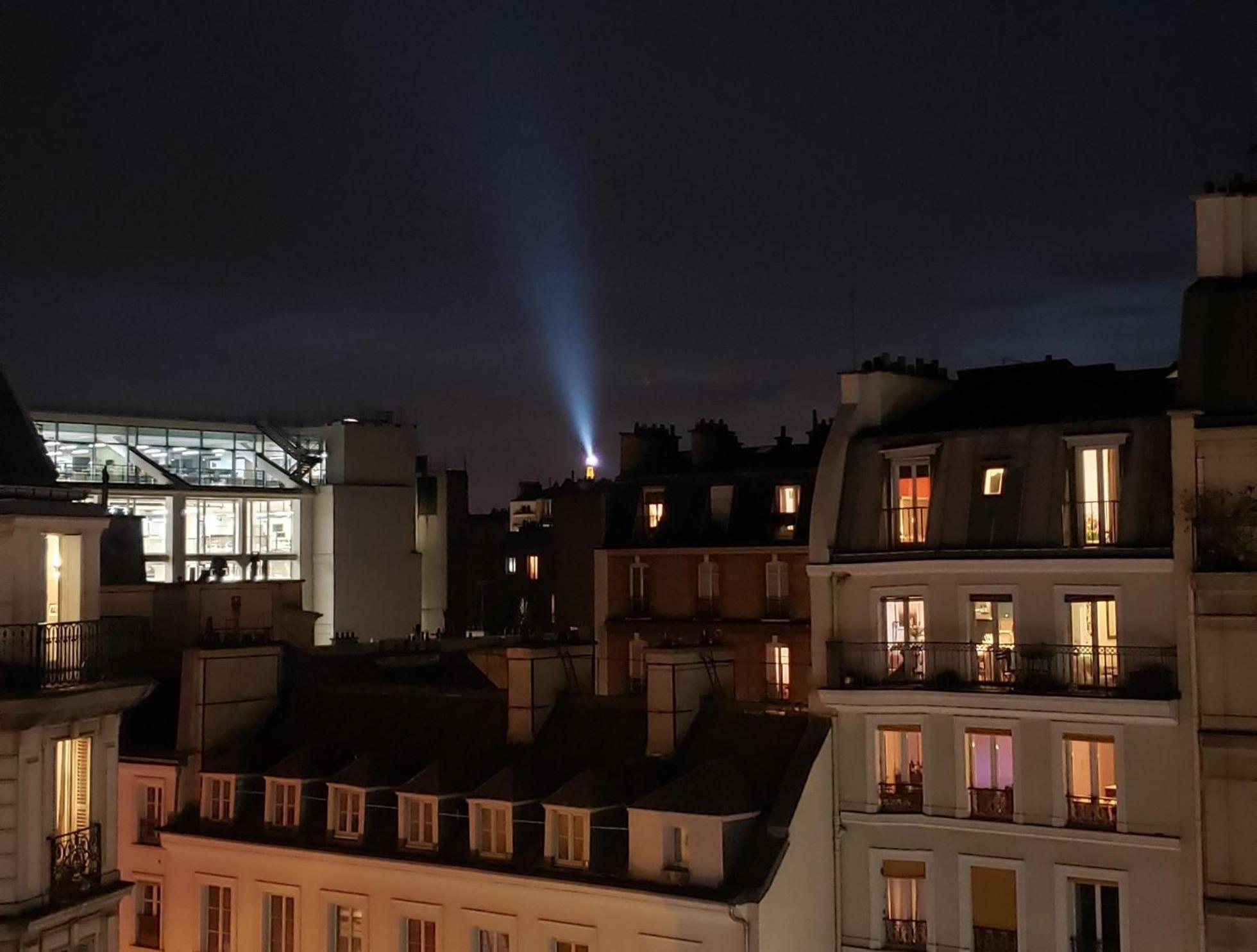 Apartment Ruby Magenta Paris
