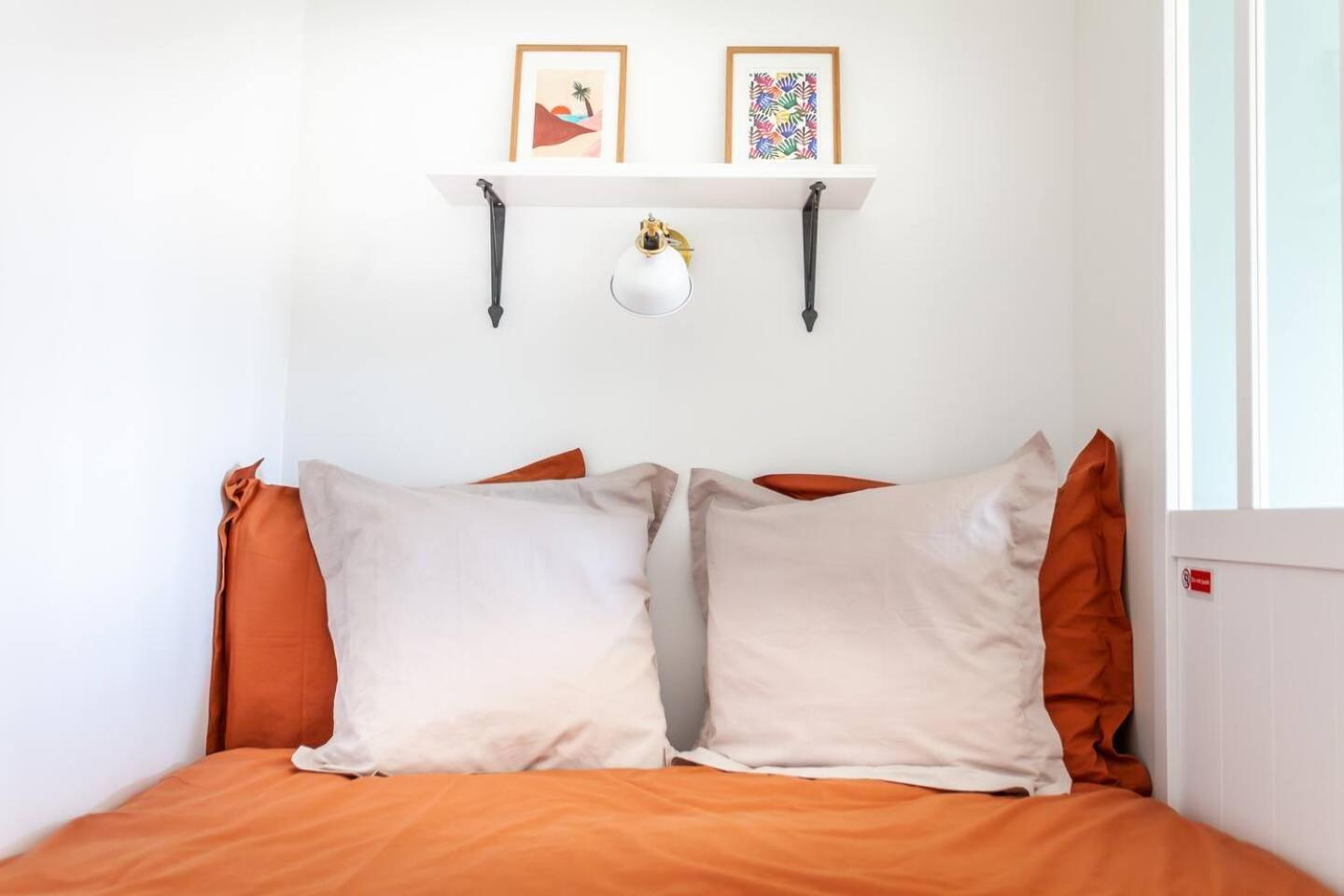 Ruby Magenta Apartment *